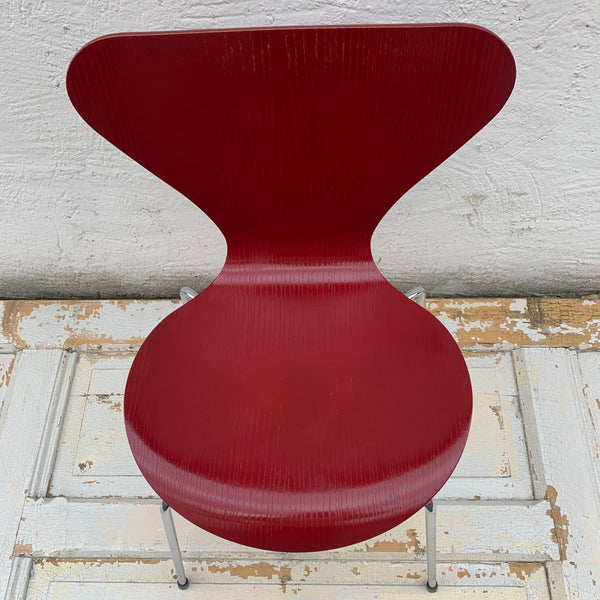 Arne Jacobsen 3107 Stuhl dunkelrot