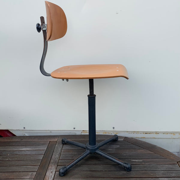 Alter Drehstuhl Werkstattstuhl