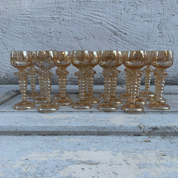 18 Römer mit Beerennuppen und Gold und Emaille Malerei um 1880